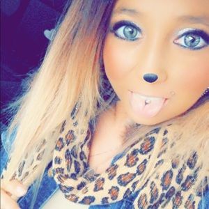 Meet your Posher, Holly